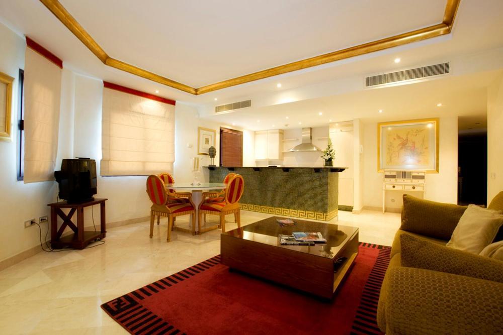 Bahia Beach Apartments Estepona Eksteriør bilde