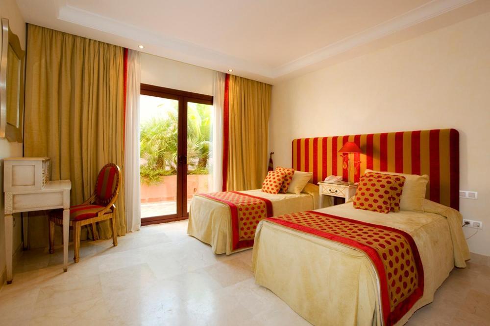 Bahia Beach Apartments Estepona Eksteriør bilde